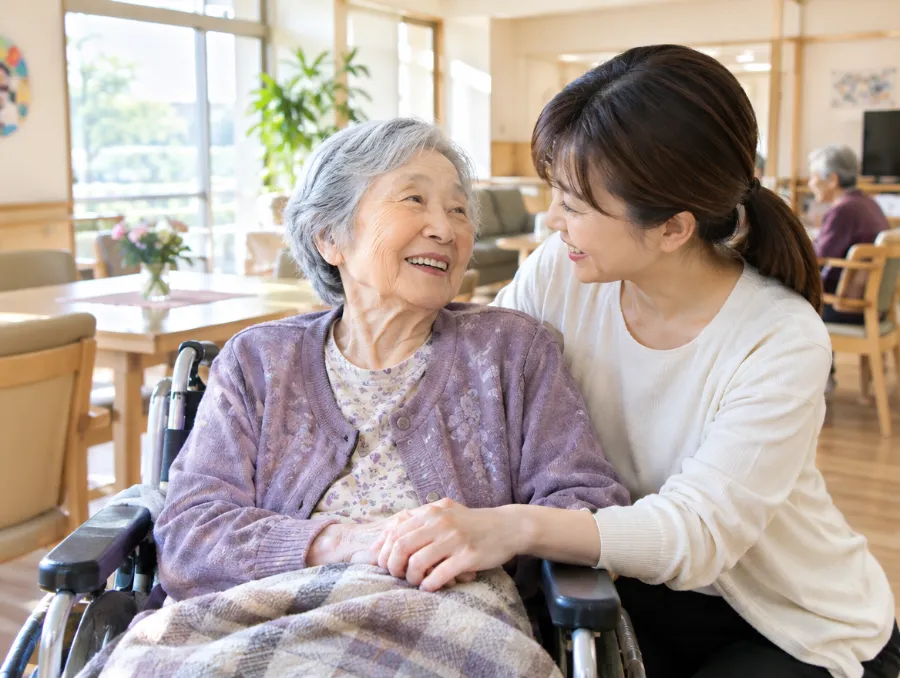 施設に入った親と家族（イメージ）